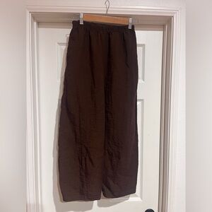 Cut loose brown balloon elastic waist crinkle material pants small wide leg